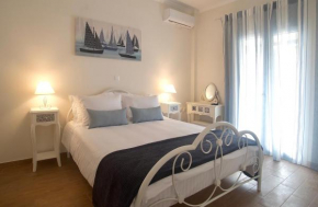 The Bluehouse - Spacious top floor flat with parking, by Mon Repos beach